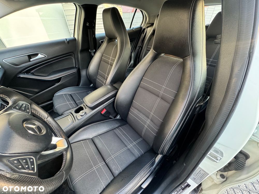 Mercedes-Benz GLA 200 7G-DCT - 37