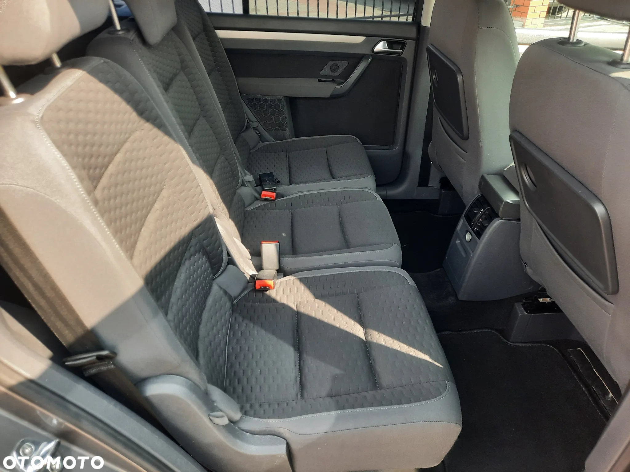 Volkswagen Touran 1.9 TDI Conceptline - 17