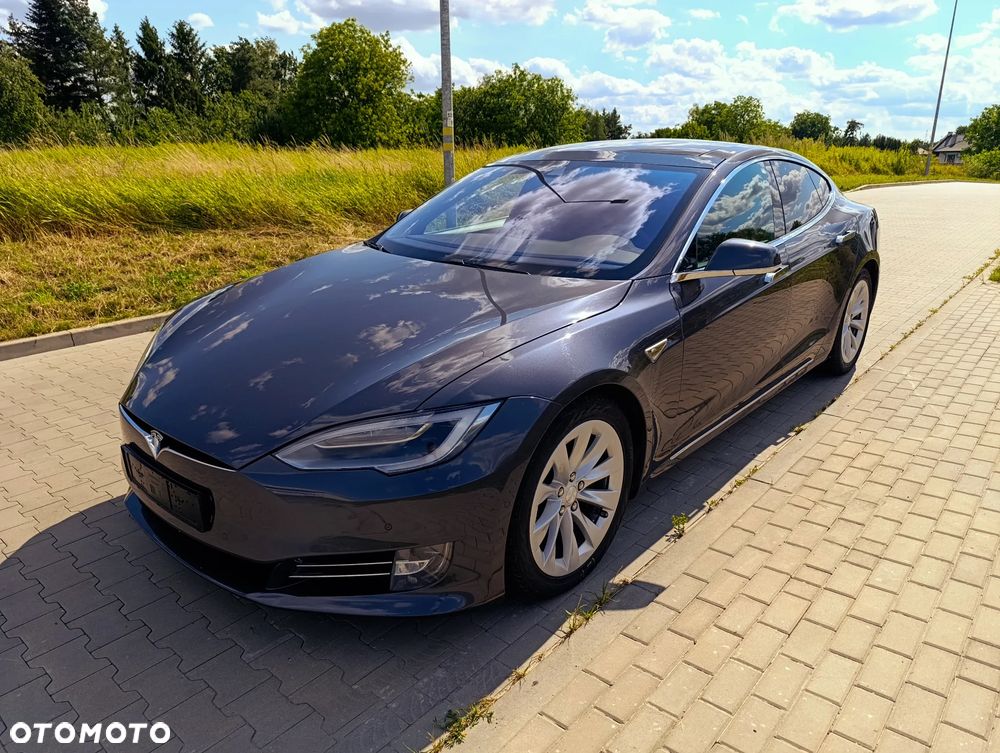 Tesla Model S - 14