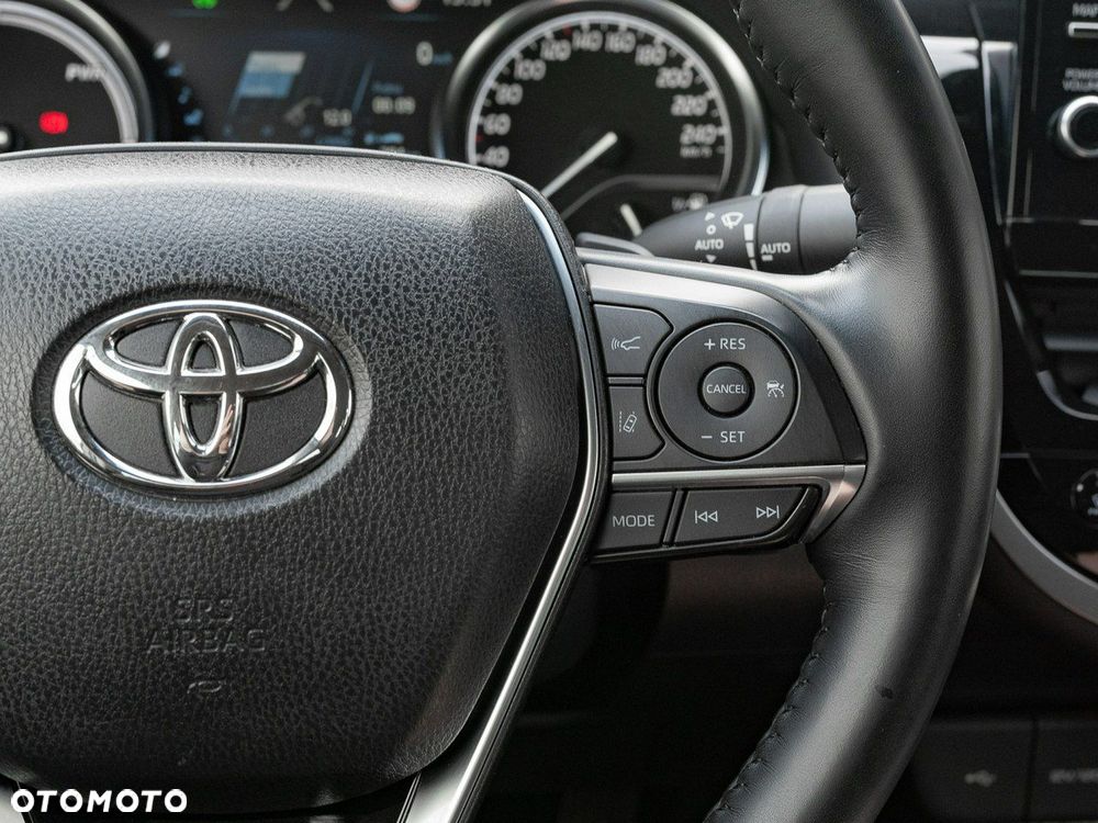 Toyota Camry - 17