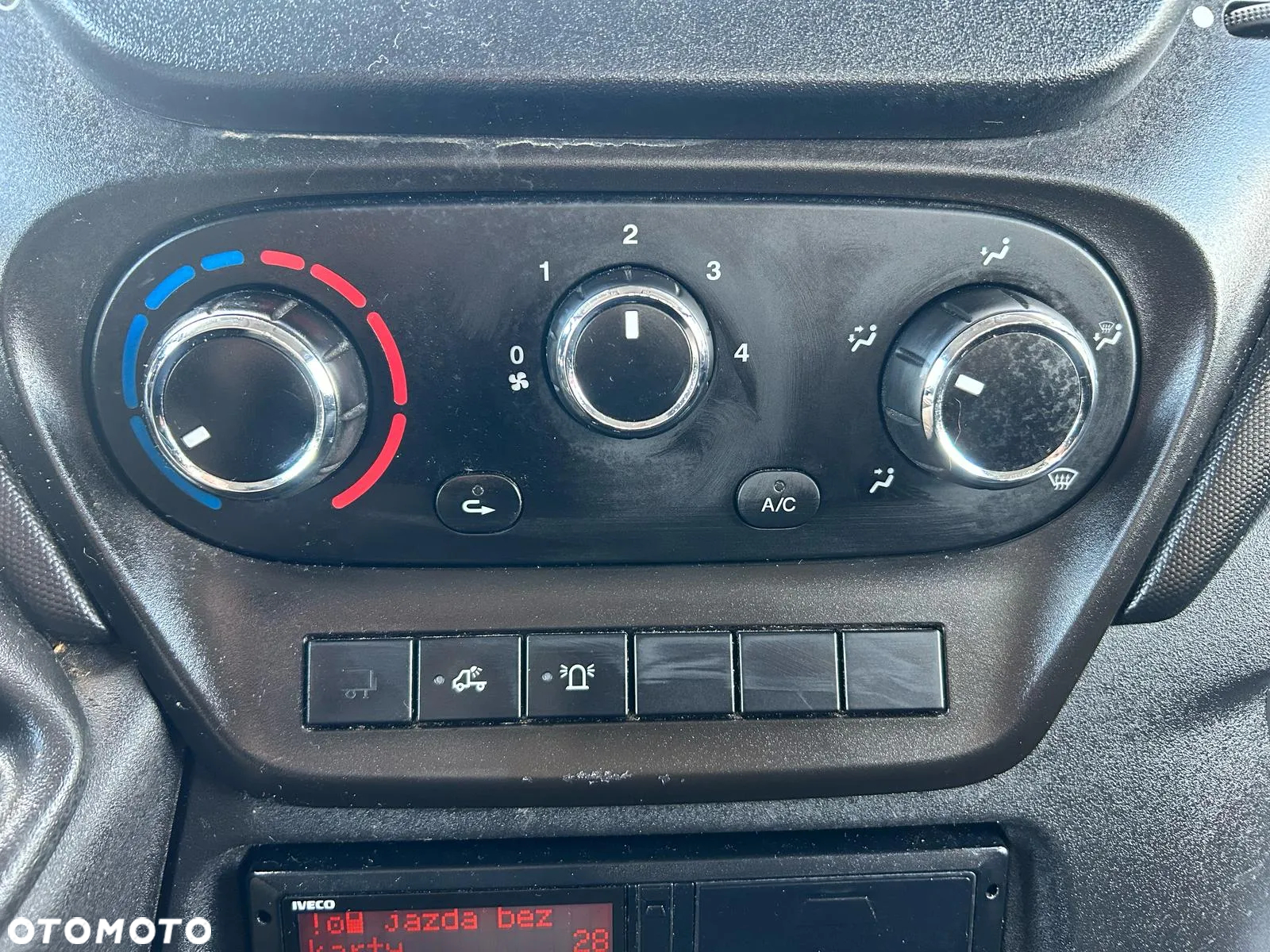 Iveco Daily 35C14 Skrzynia 4m + winda **KLIMA**NA BLIŹNIAKACH**2019R** - 11