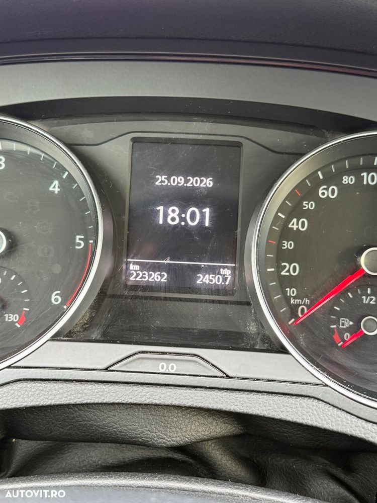 Volkswagen Passat 1.6 TDI Comfortline - 9