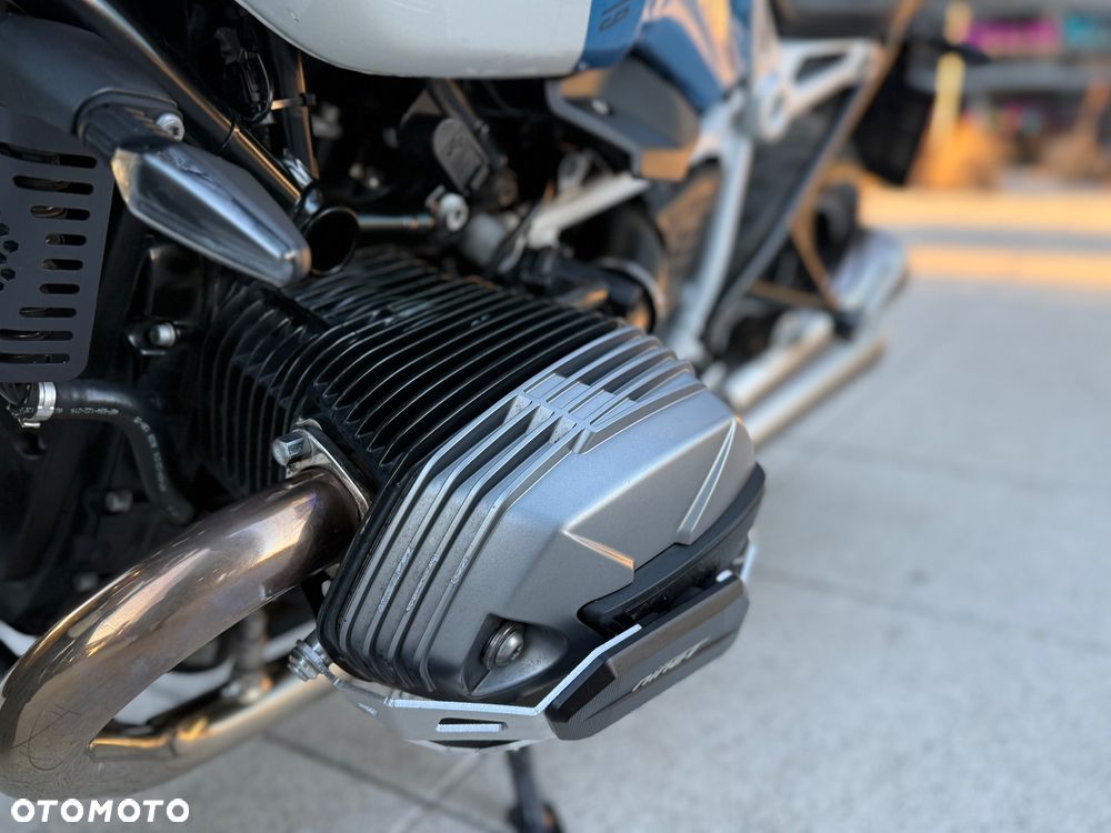 BMW R - 9