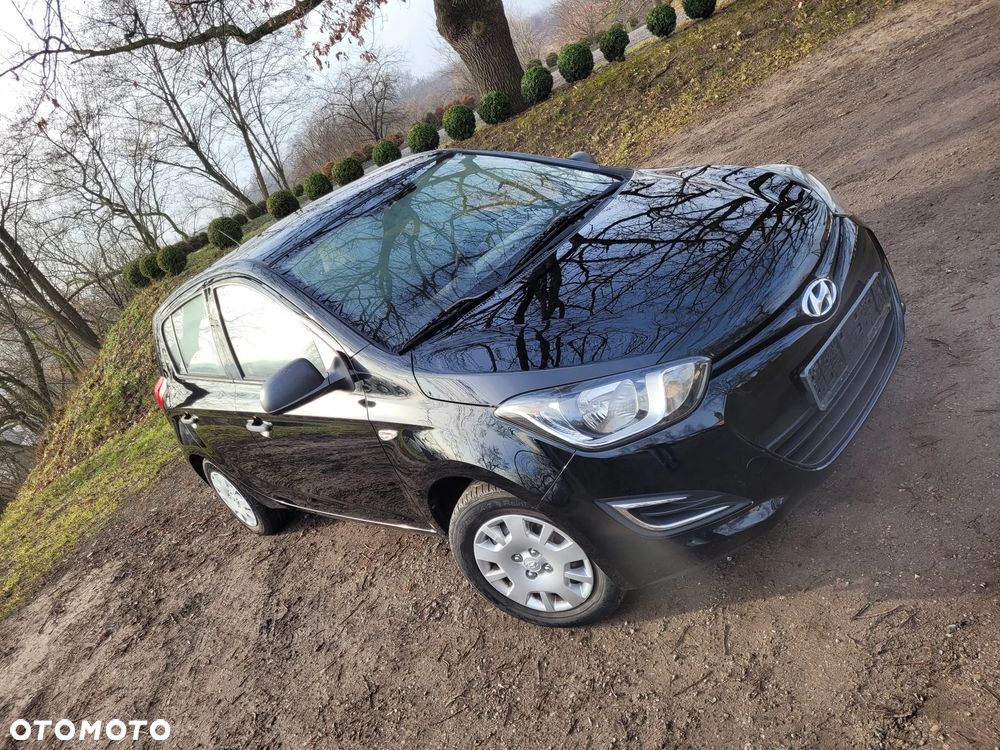 Hyundai i20 1.2 Fifa World Cup Edition - 18