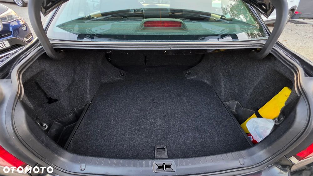 Toyota Avensis 2.0 VVT-i Sol - 26