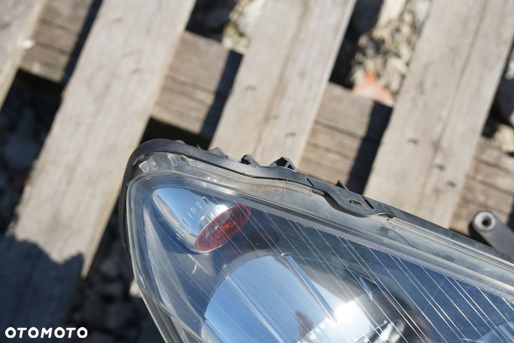 Lampa przód przednie prawa Opel Zafira II B Anglik - 4