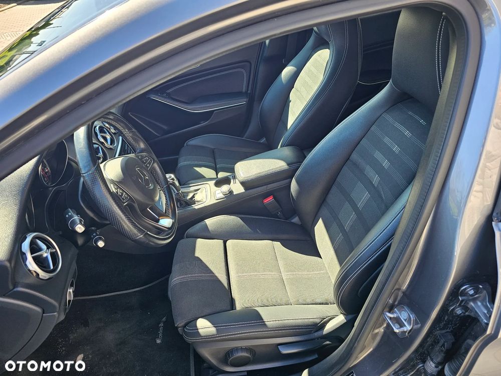 Mercedes-Benz GLA 200 Urban - 10