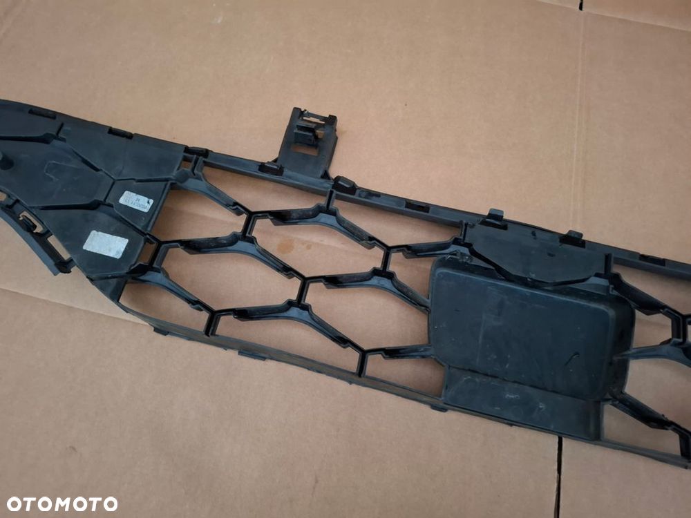 KRATKA ŚRODKOWA ZDERZAKA KIA STONIC GT LINE ORYGINAŁ - 7