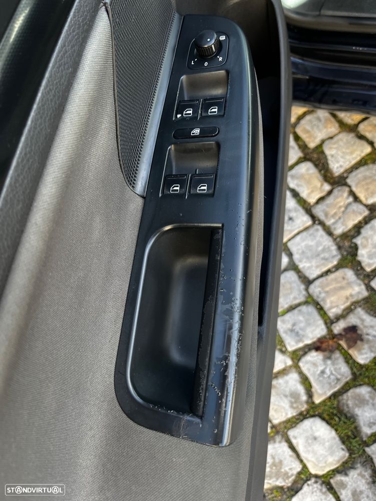 VW Golf Variant 1.6 TDi Highline DSG - 18