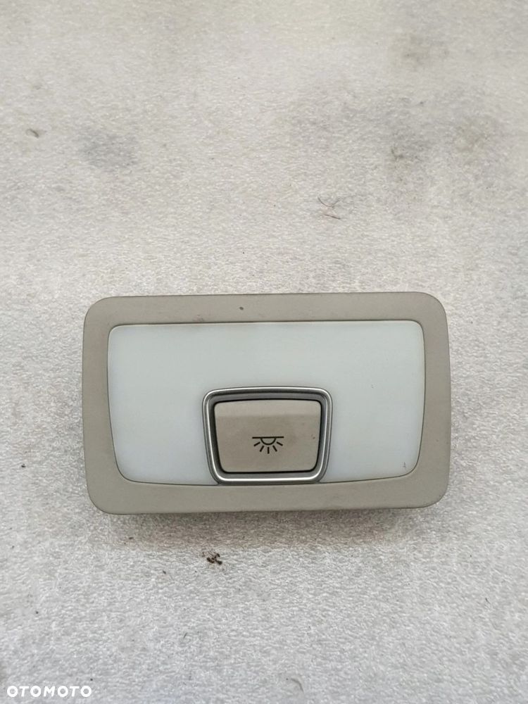 LAMPKA OŚWIETLENIE KABINY AUDI Q7 4L0947124A - 2