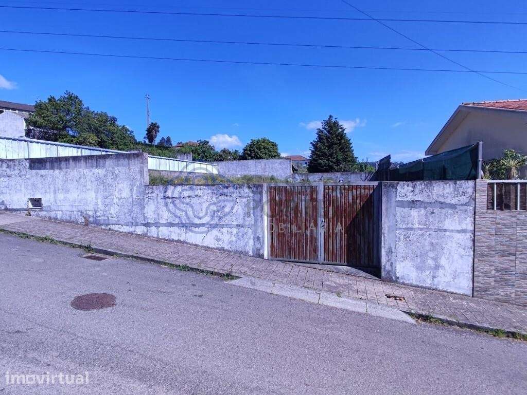Lote moradia em Sandim, VNGaia com infraestruturas e todo murado. - Grande imagem: 3/17