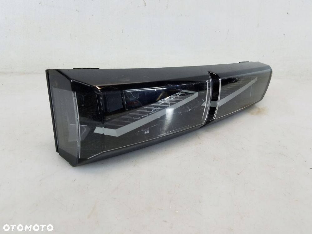 lampa tył w klapę peugeot 308 iii t10 hb - 8