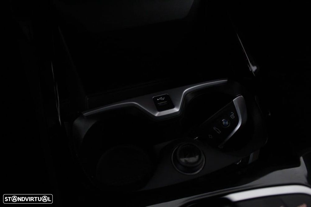 BMW 116 d Pack Desportivo M Auto - 29