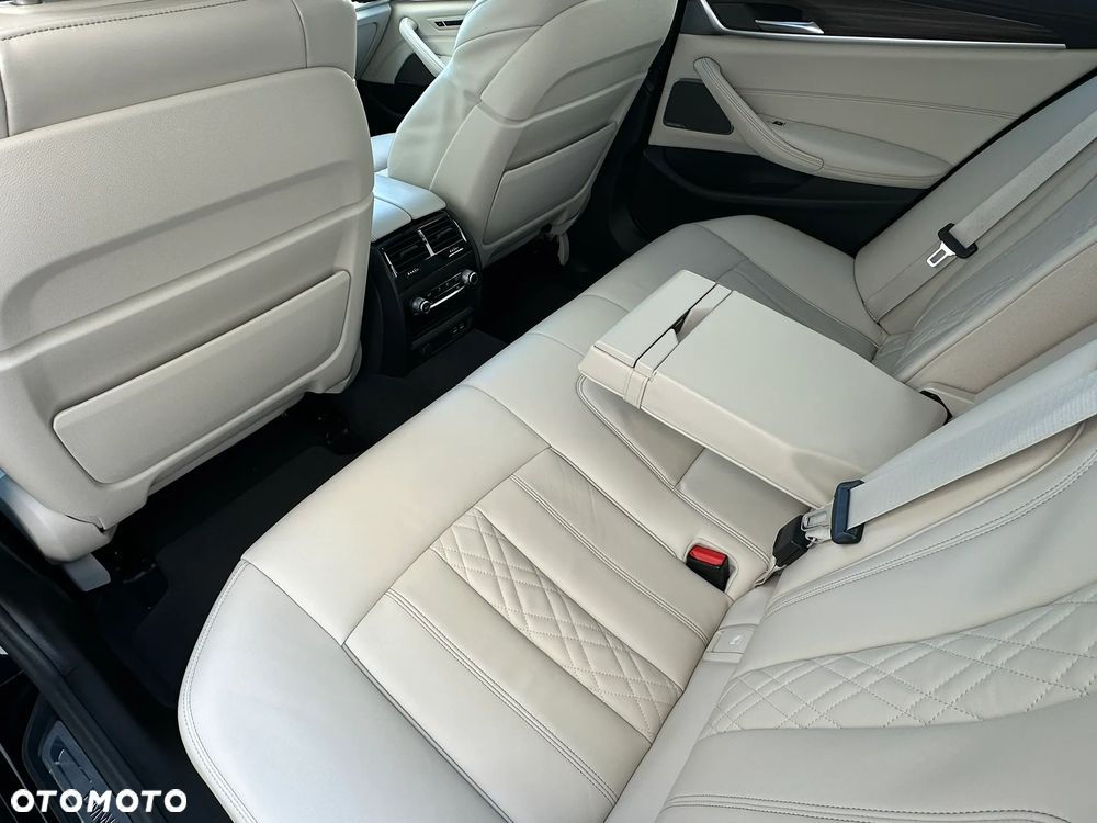 BMW Seria 5 540d xDrive mHEV sport - 22