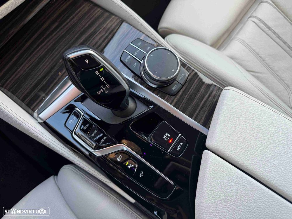 BMW 530 e Line Luxury - 17