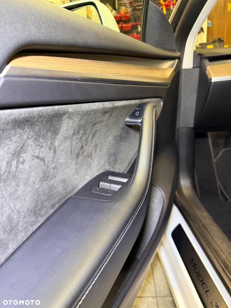 Tesla Model 3 Long Range AWD - 17