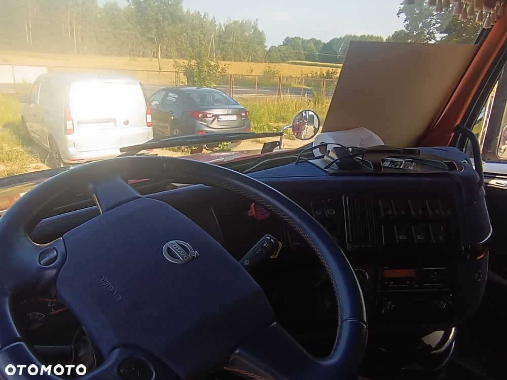 Volvo VNL 6x4 - 8