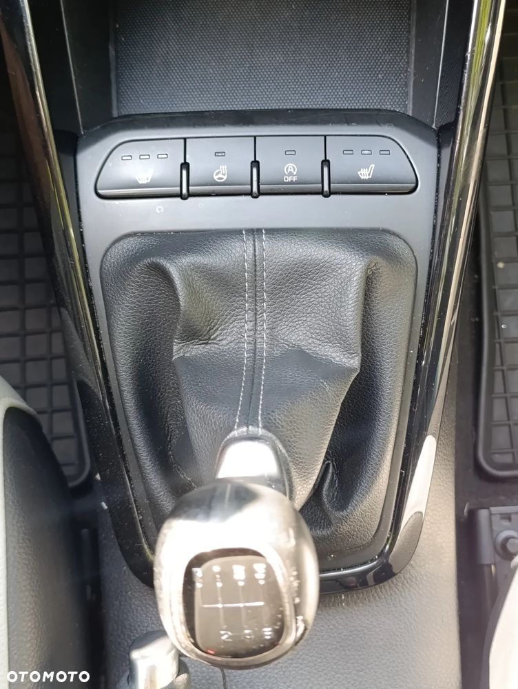 Kia Stonic 1.4 L - 12