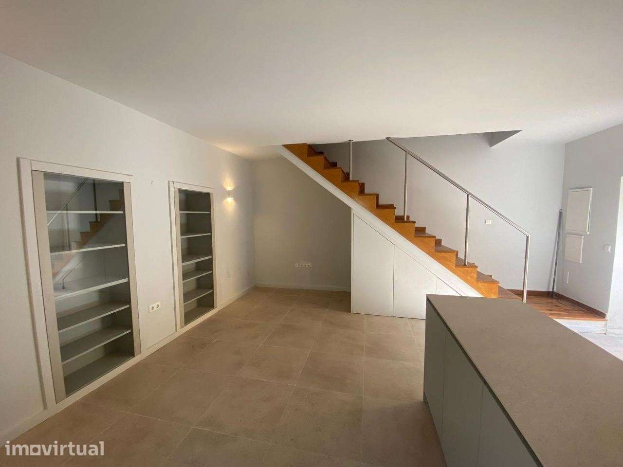 Excelente Andar Moradia T2/Renovado/Quintal/Zona Foz Velha - Grande imagem: 2/13