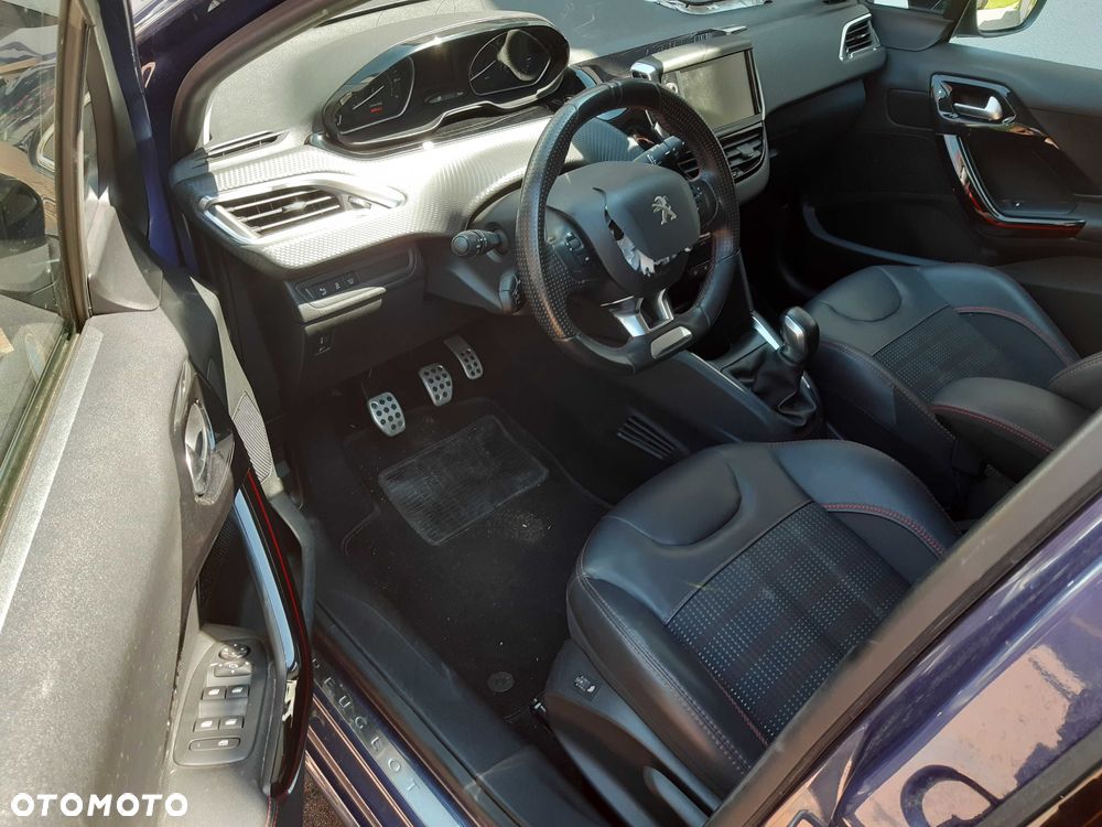 Peugeot 208 - 5