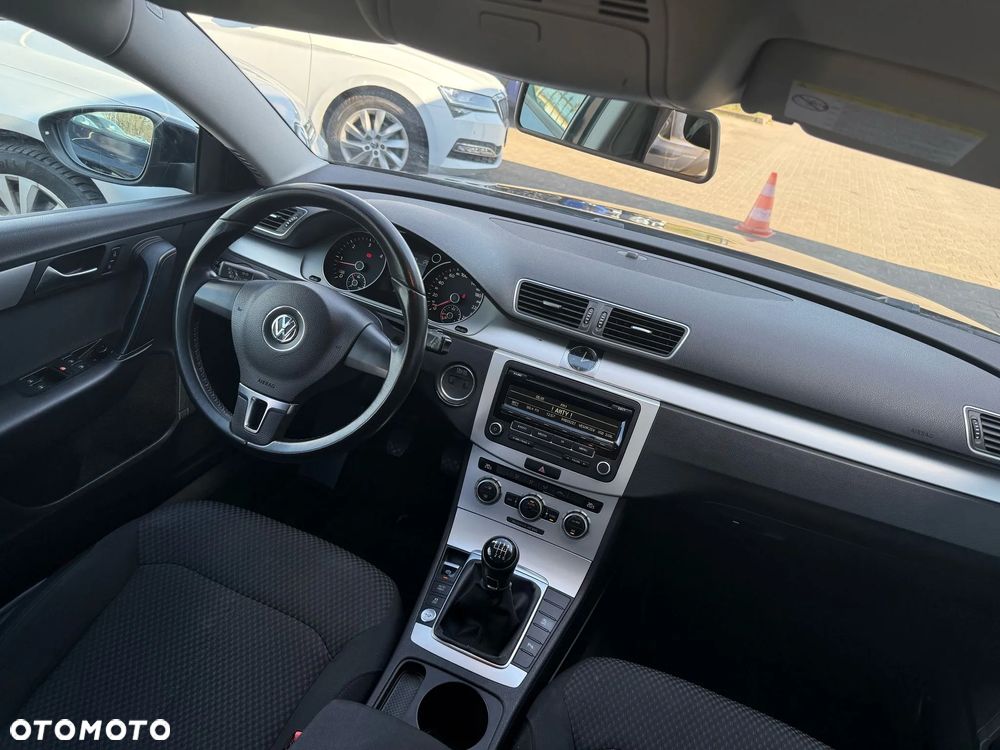 Volkswagen Passat 1.6 TDI Comfortline - 17