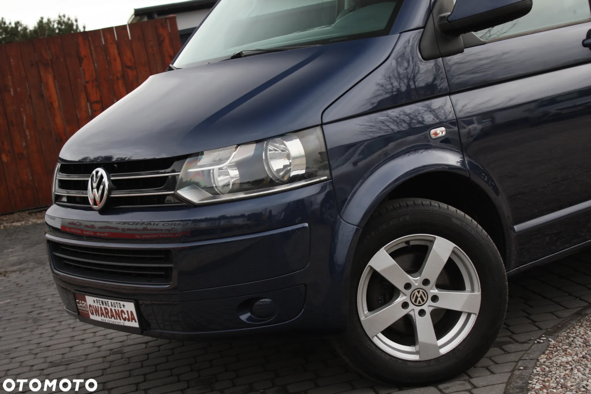 Volkswagen Caravelle - 10