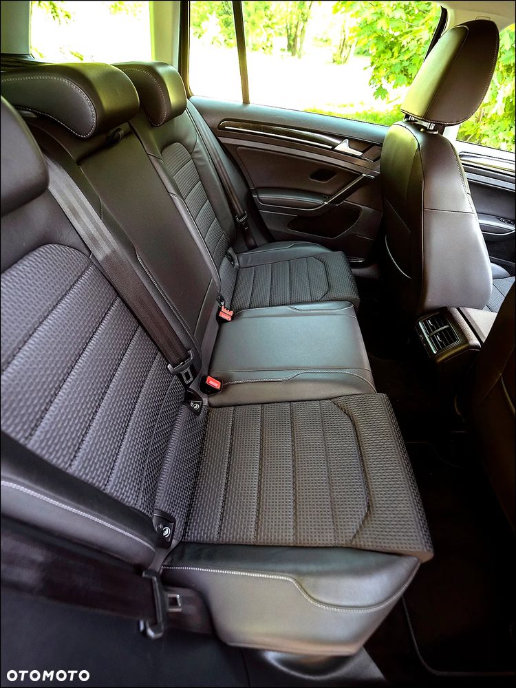 Volkswagen Golf - 35