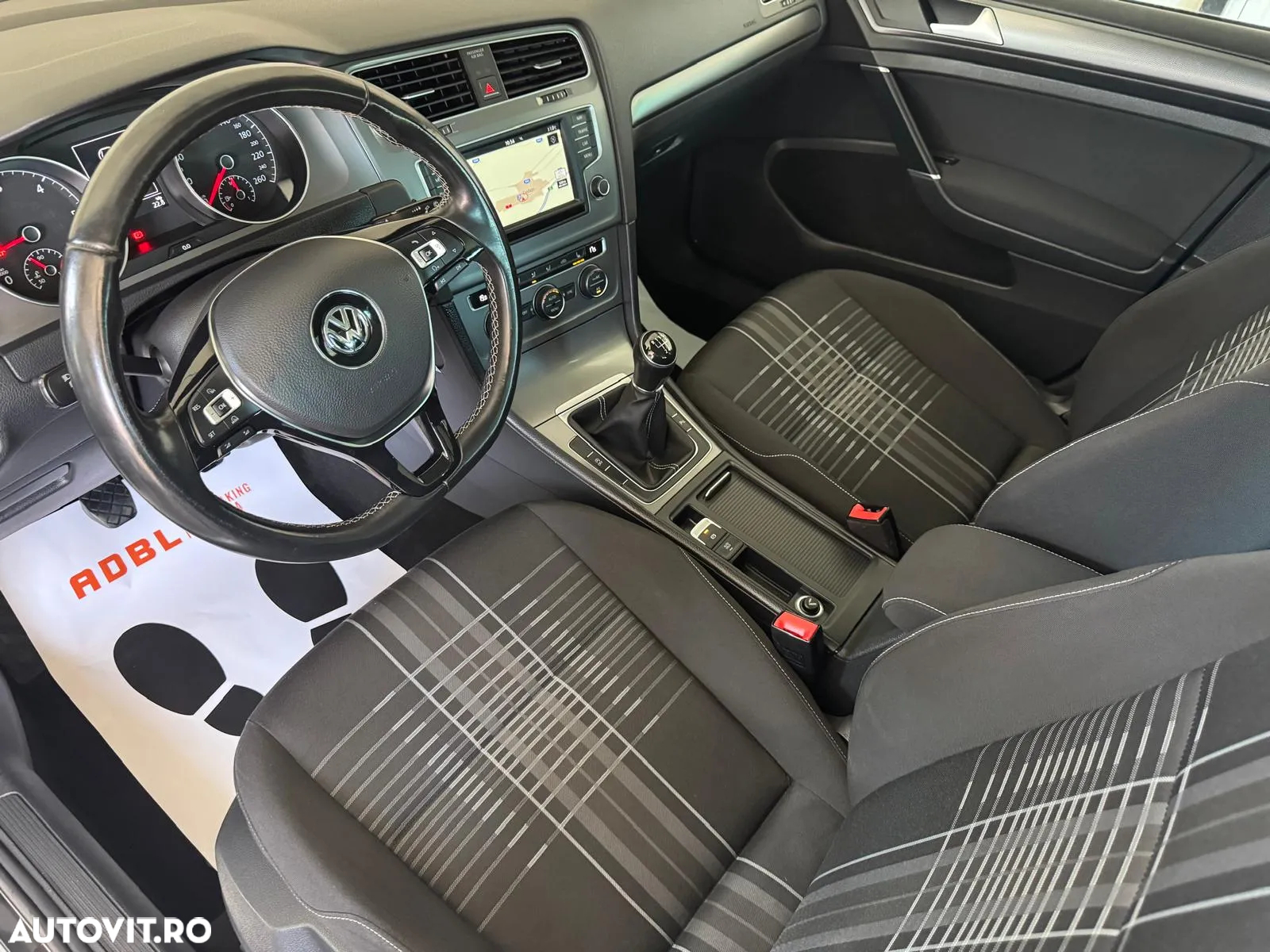 Volkswagen Golf 1.6 TDI BlueMotion Technology Lounge - 9