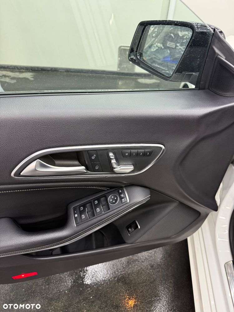 Mercedes-Benz CLA 250 4-Matic AMG Line - 17