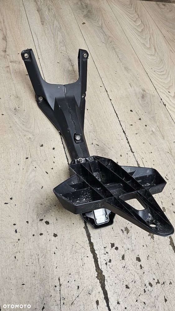 Uchwyt tablicy kierunkowskazów Honda CB125 R - 13