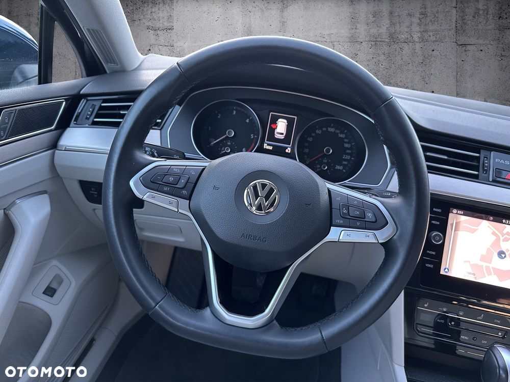 Volkswagen Passat Variant 2.0 TDI SCR DSG Elegance - 14