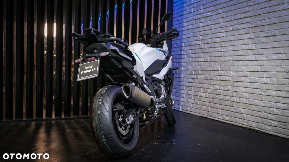 BMW S - 4