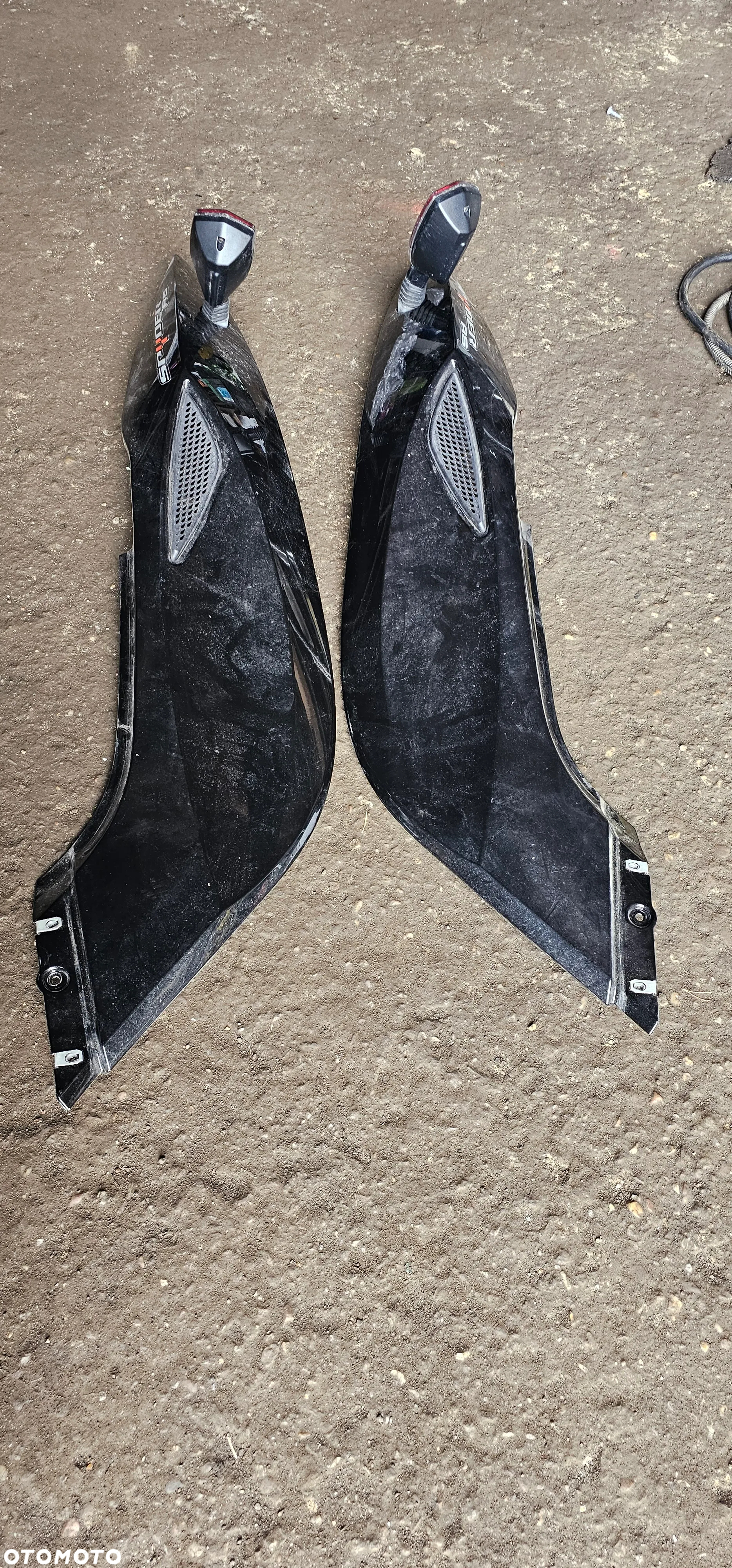 Osłona plastik owiewka boczek panel kierunkowskaz Can Am Spyder RS Rotax 990 12r. - 4