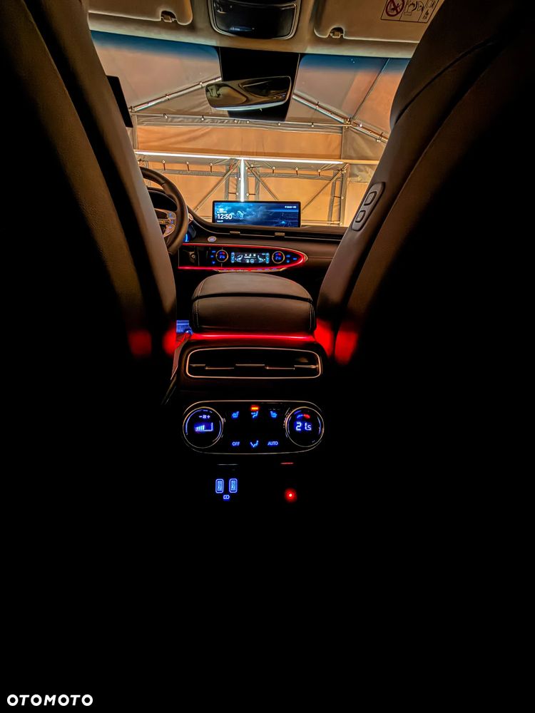 Genesis GV70 2.5T AWD AT8 Luxury Line - 28