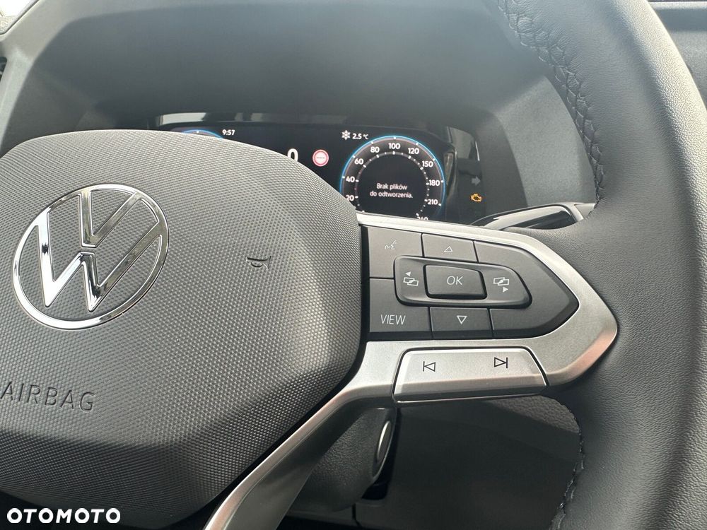 Volkswagen Crafter Crafter 35 Podwozie z pojedynczą kabiną silnik: 2,0 l EURO VI SCR 163 KM / skrzynia biegów: Przedni napęd automatyczna 8-biegowa rozstaw osi: 4490 mm - 13