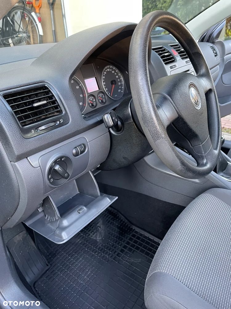 Volkswagen Jetta 1.6 FSI Trendline - 11