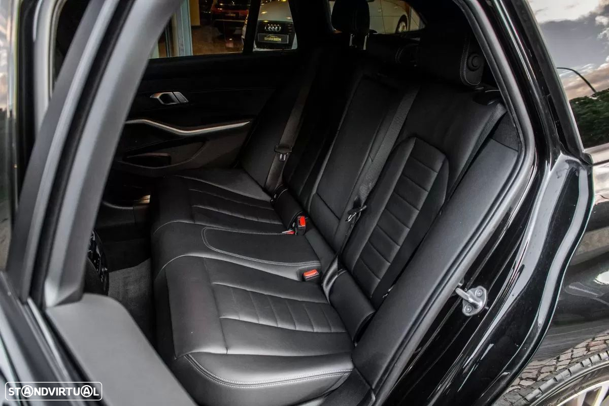 BMW 320 d Touring Line Luxury Auto - 31