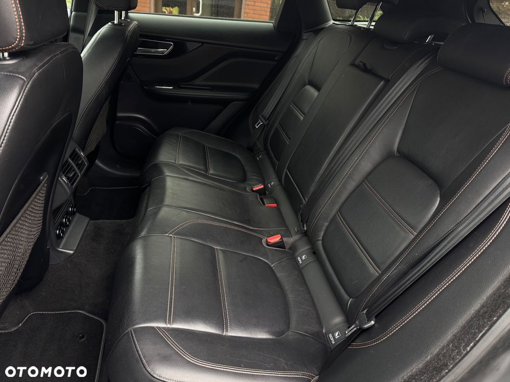 Jaguar F-Pace 20d AWD R-Sport - 21