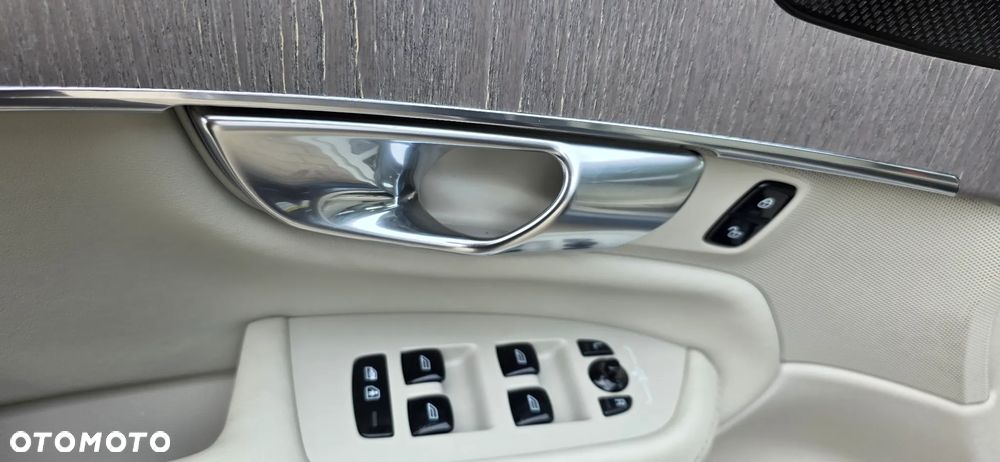 Volvo XC 90 B6 B AWD Geartronic Inscription - 26