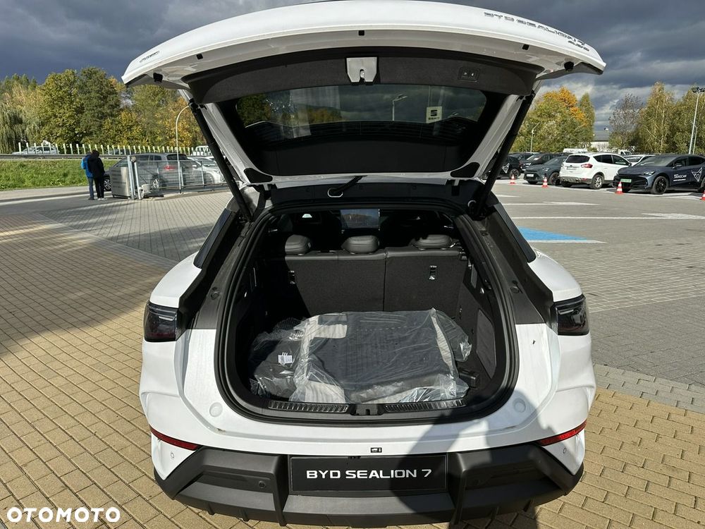 BYD Sealion 7 - 14