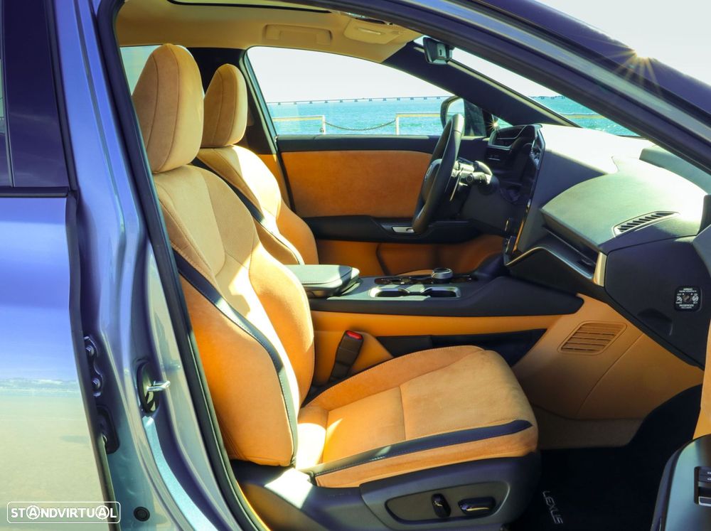 Lexus RZ 450e Luxury Bi-Tone - 13
