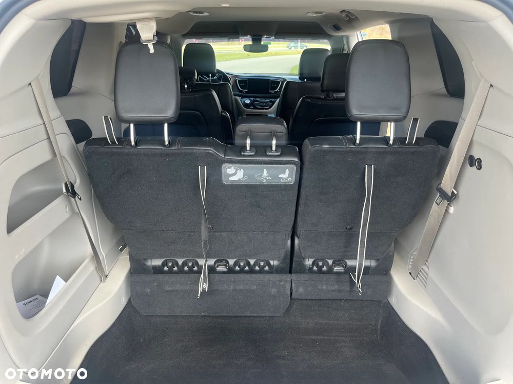 Chrysler Pacifica - 12