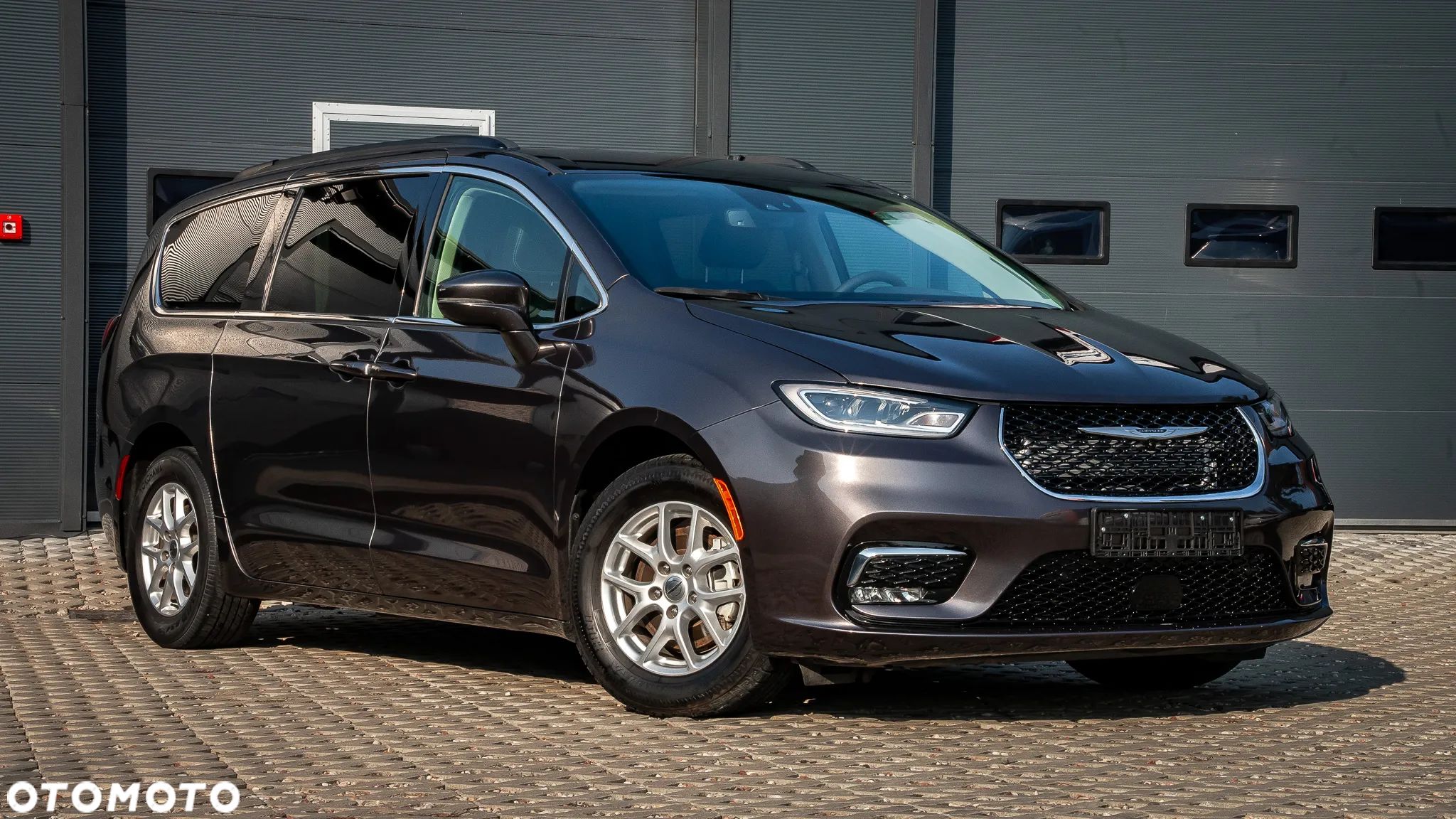 Chrysler Pacifica - 1
