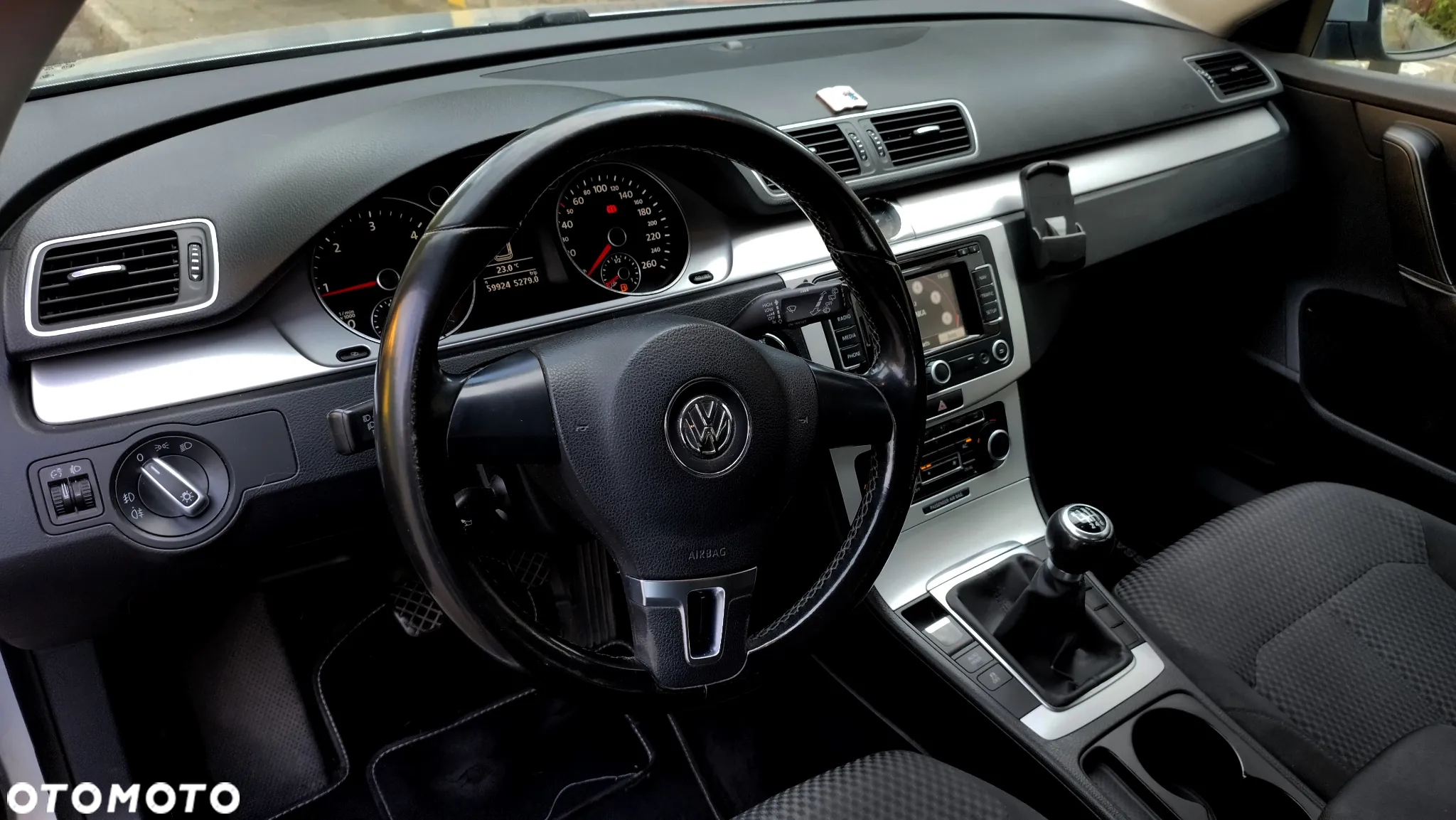 Volkswagen Passat 2.0 TDI Comfortline - 8