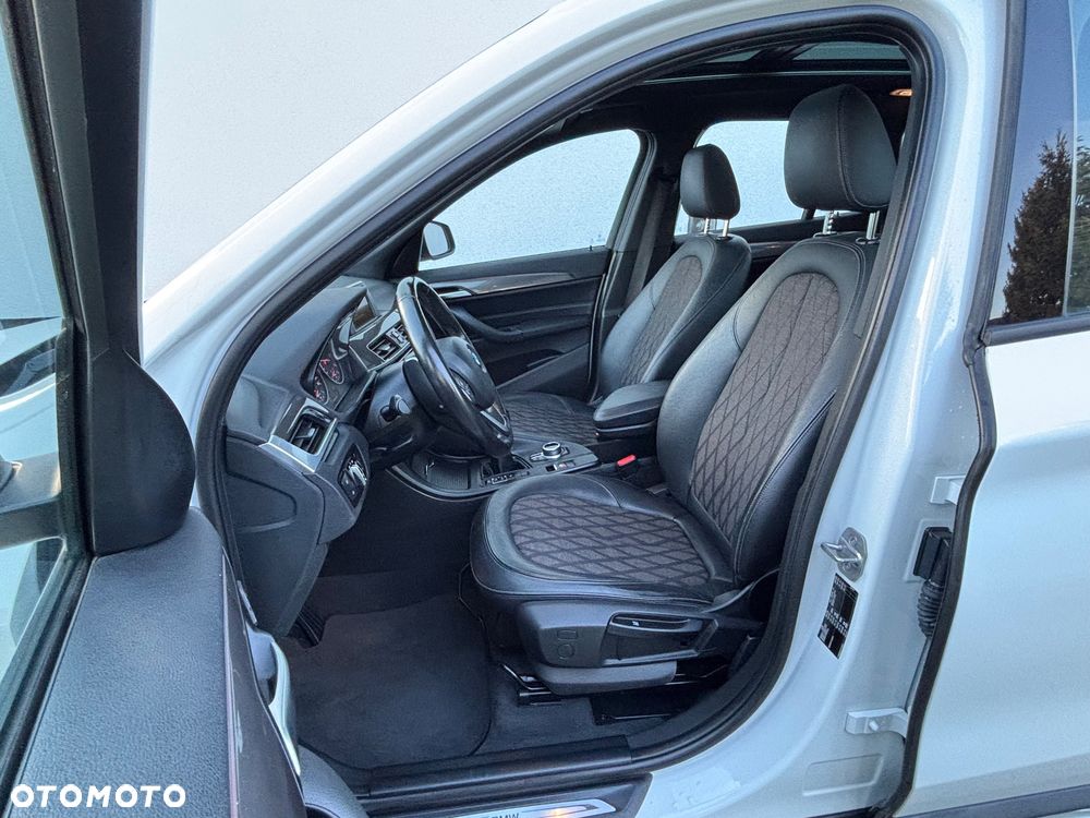 BMW X1 sDrive18d xLine - 33