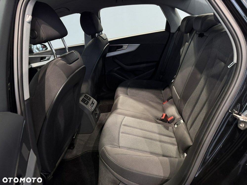 Audi A4 Limousine - 13