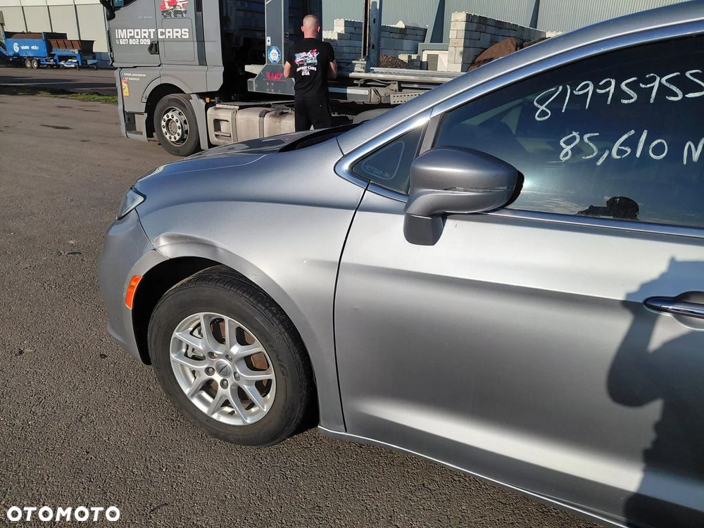 Chrysler Pacifica - 32