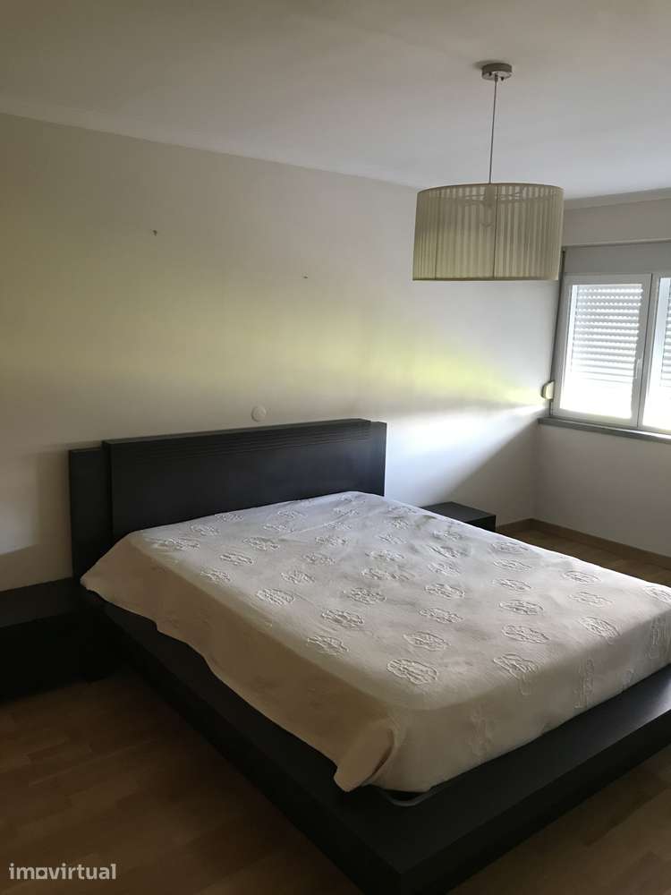 Apartamento T3 muito luminoso com boas áreas e recente - Grande imagem: 5/10