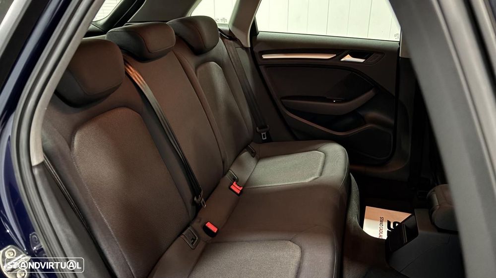 Audi A3 Sportback 30 TDI Sport - 19