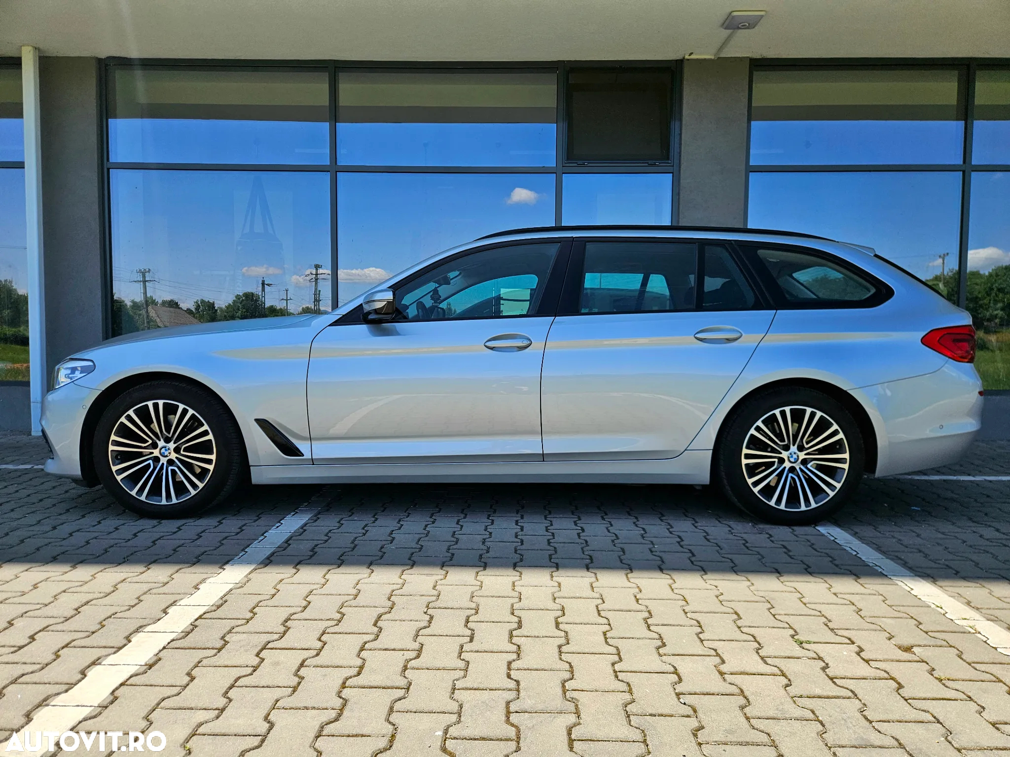BMW Seria 5 520i Touring Aut. Sport Line - 11